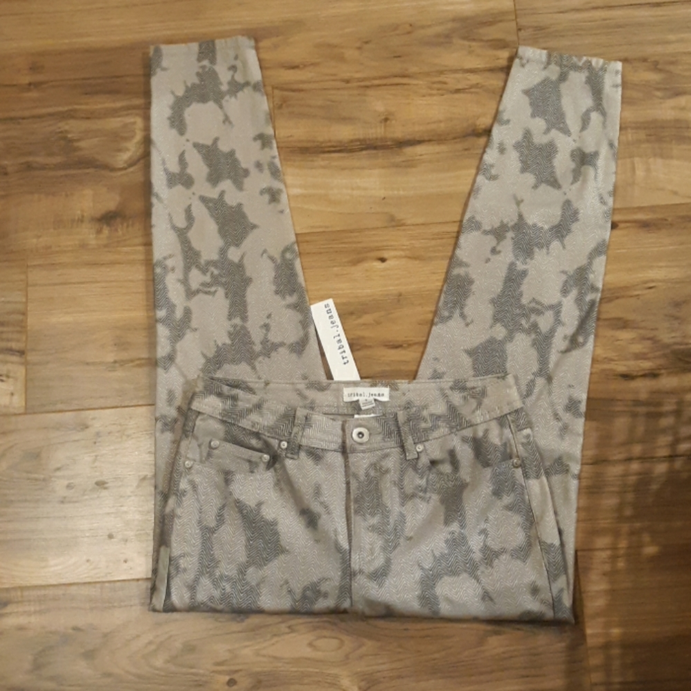 NWT Tribal Jeans Ankle Pant Calypso Lt. Grey.